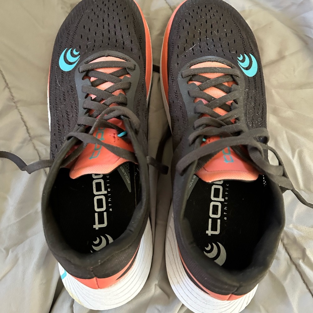 Topo sneakers